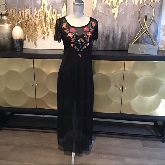 Black Embroidery Maxi Dress - Picture 3 of 12